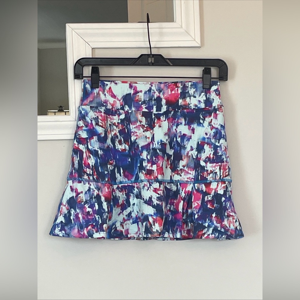Dona Jo Women’s Gold Skort Blue And Pink Watercolor Size Small Tags Removed